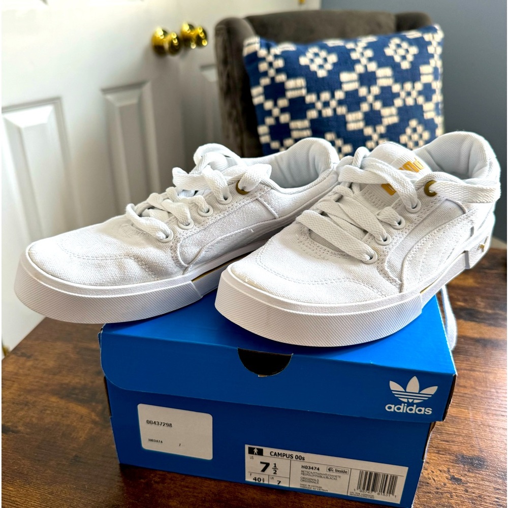 Puma white sneakers size 7.5 (runs small)